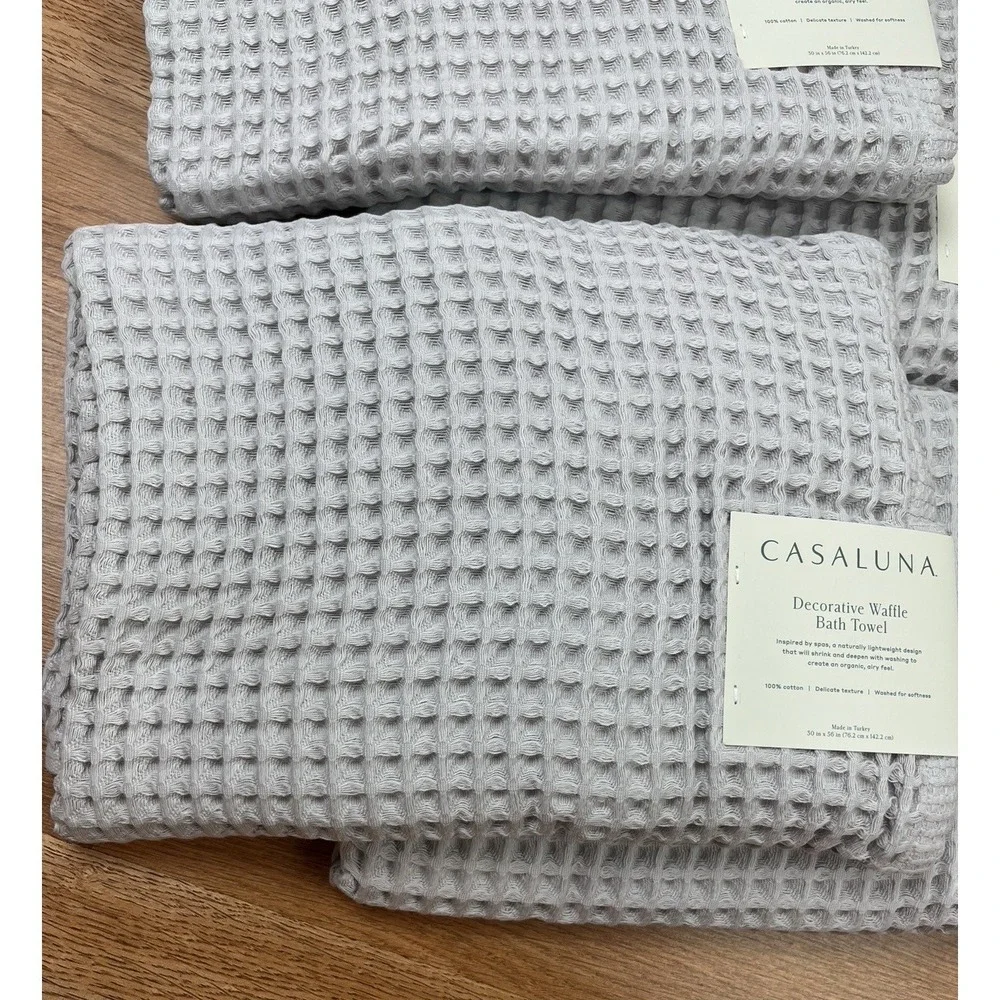 Set of 4 Casaluna Waffle Bath Towels in Light Grey, 100% Cotton, 30" x 56" NEW - Picture 2 of 5